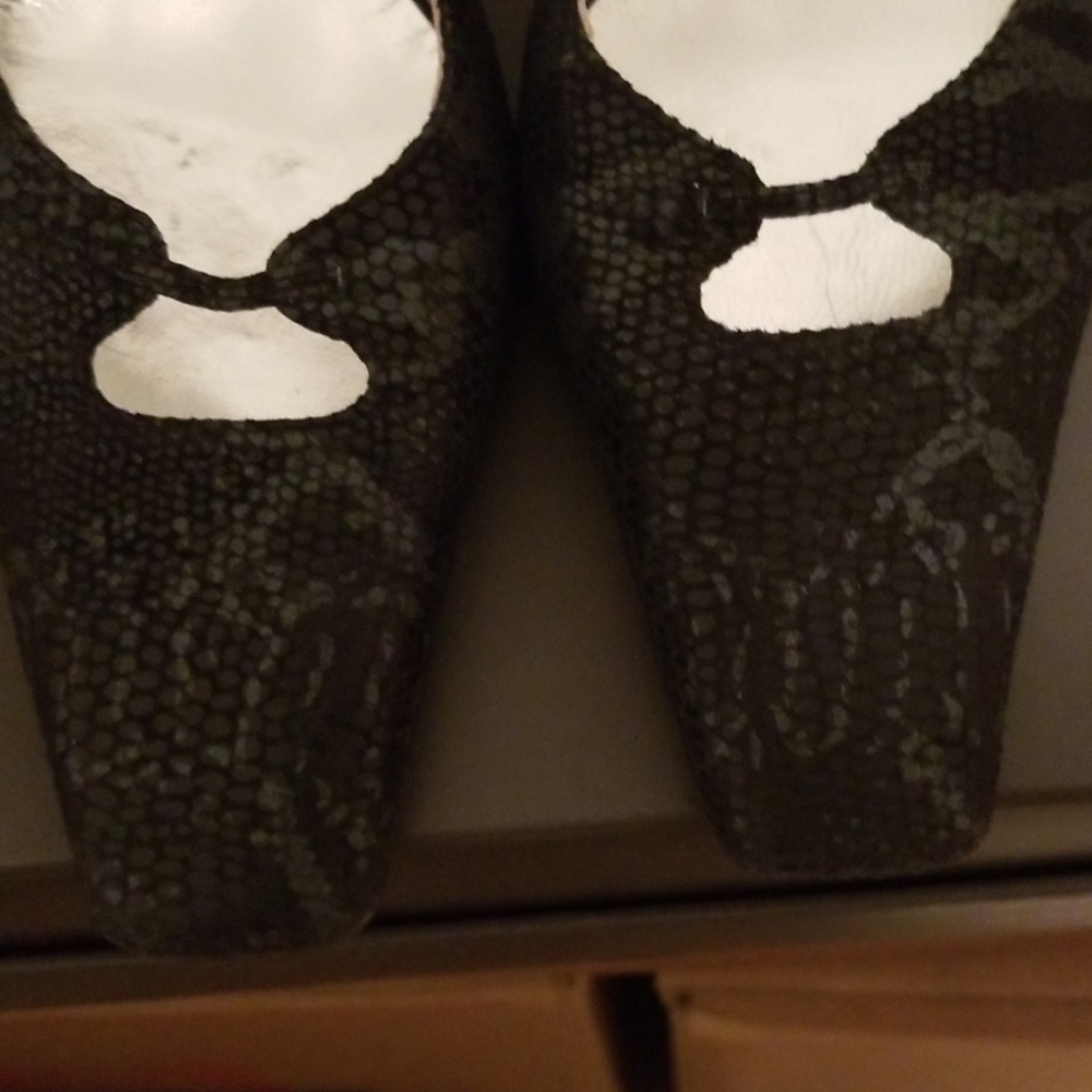Shoes - Picture 5 of 8